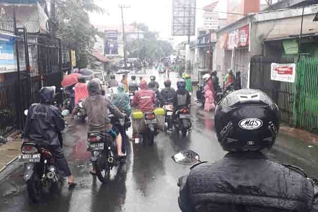 Dihantam Banjir, Sejumlah...