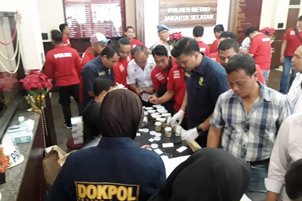 Ratusan Anggota Polres...