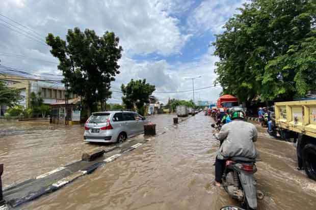 Enam Warga Bekasi Meninggal...
