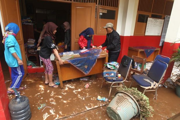 Terendam Banjir, Barang-barang...