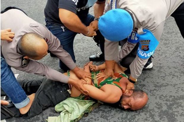 Nekat Masuk ke Mako...