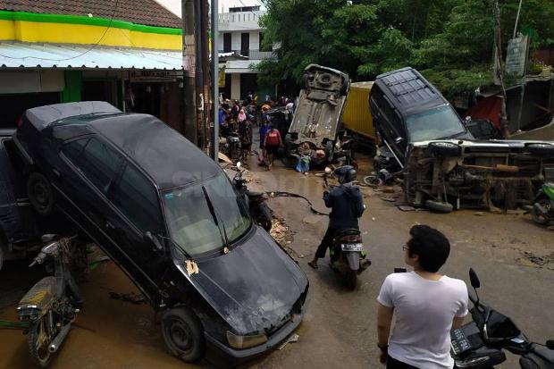 Banjir Parah, Industri...