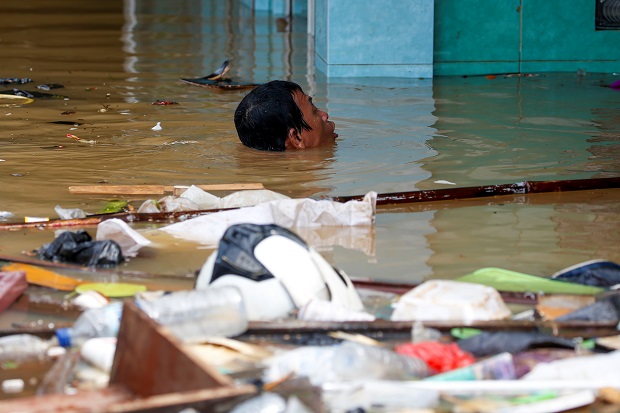 Jakarta Diterjang Banjir,...
