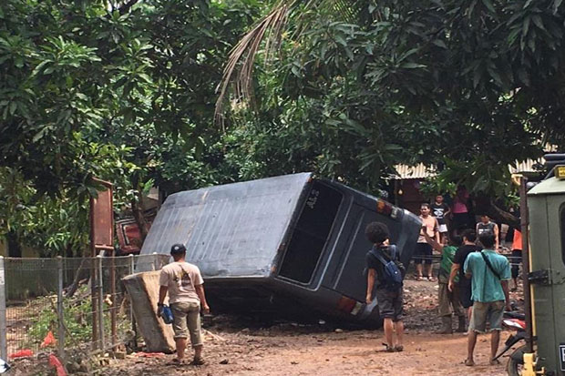 Banjir Sudah Surut,...