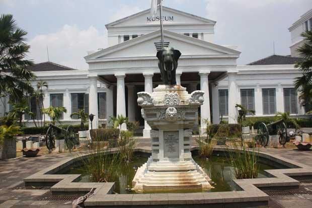 Pemerintah Belanda Kembalikan...