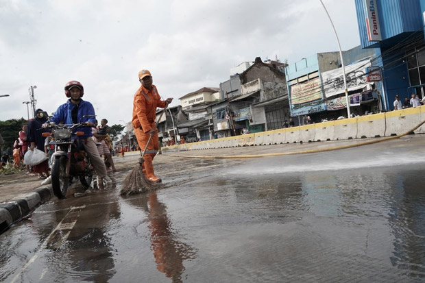 Banjir Jakarta Surut,...