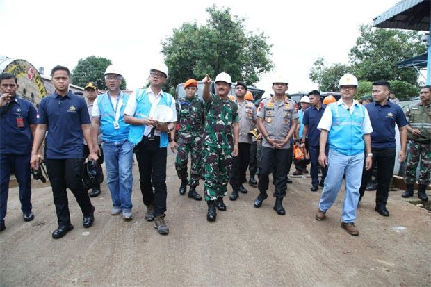 Panglima TNI Tinjau...