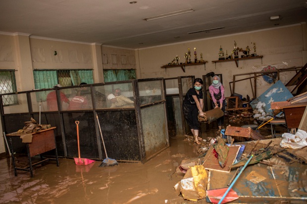 Banjir Surut, Anies...