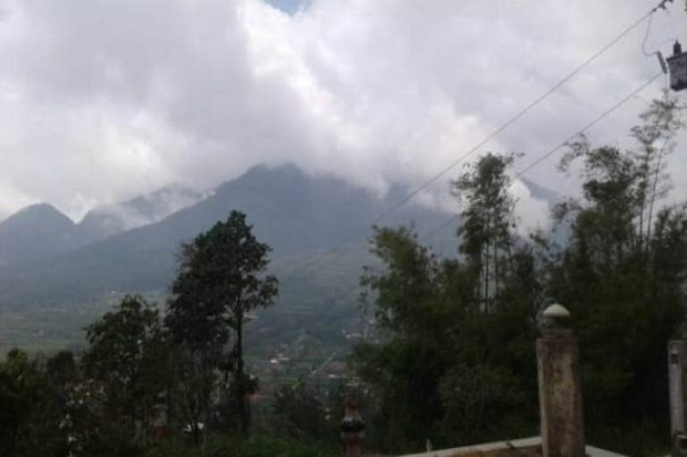 Malam Ini, Gunung Merapi...