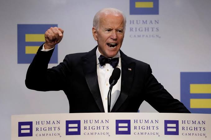 Biden: Trump Baru Melempar...