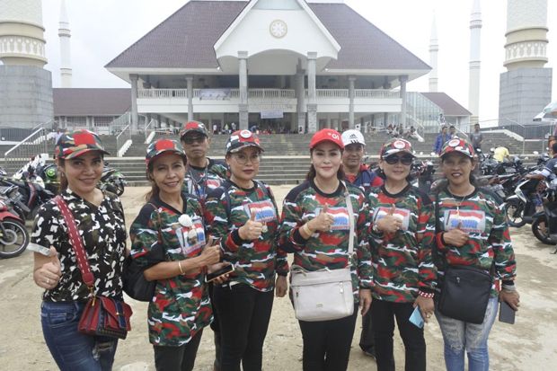 Artis dan Laskar Merah...