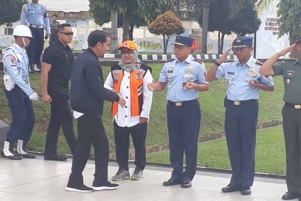 Batal ke Lokasi Longsor,...