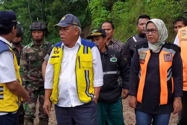 Buka Akses Desa Terisolir,...