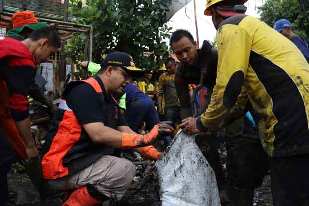 Kerja Bakti Serentak,...