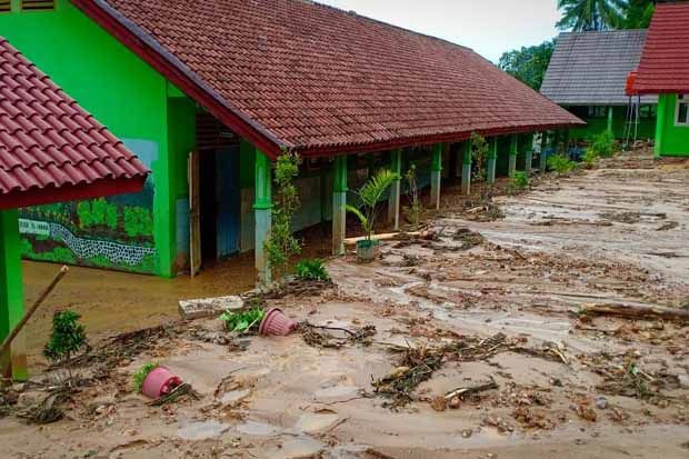 3 Sekolah di Lebak Hancur...