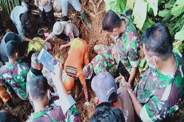Jenazah Ketiga Korban...
