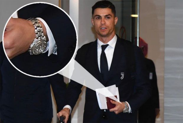 Ronaldo Kenakan Jam...