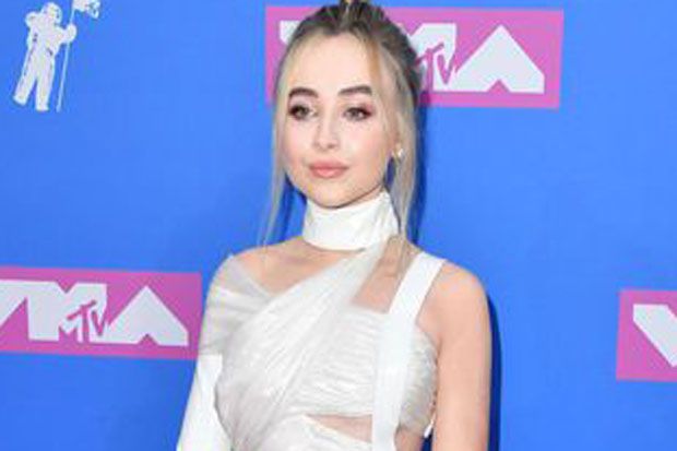 Sabrina Carpenter Beranjak...