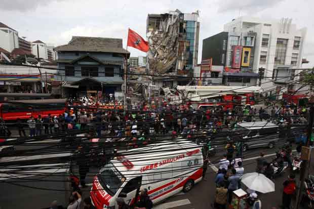Dua Korban Bangunan...