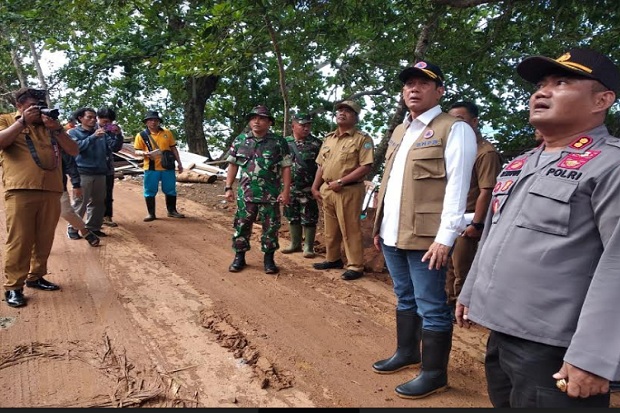 Tinjau Lokasi Bencana...