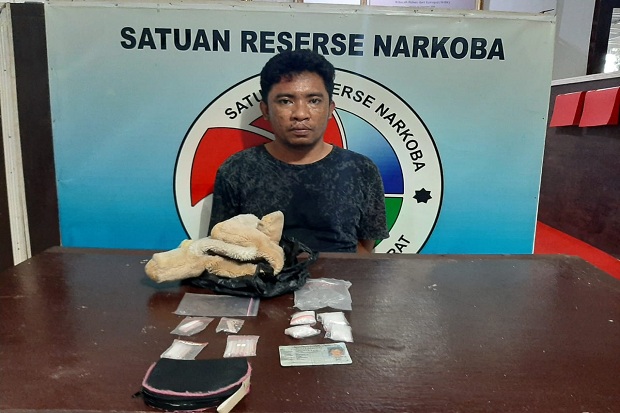 Simpan Sabu di Boneka,...