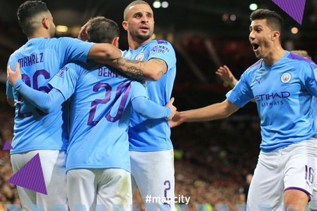 Man City Gulung Man...