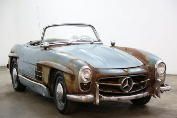 Mercedes-Benz Karatan...