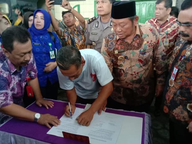 KPK Sita Uang Ratusan...