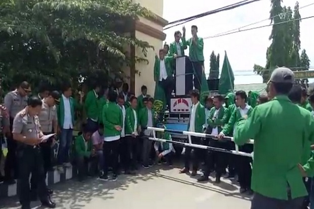 Desak Polisi Usut Kasus...