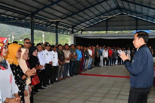 Depan Ratusan Nelayan,...