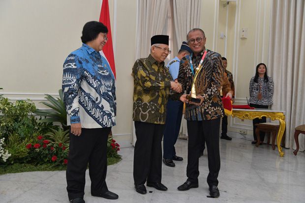 Bukit Asam Kembali Raih...