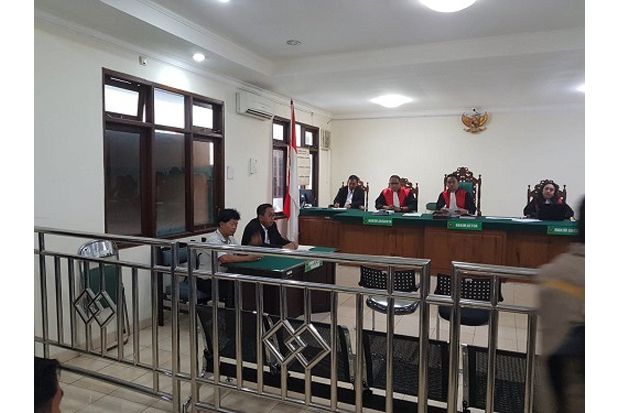 Warga Sentul City Ajukan...