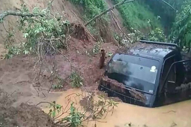 Longsor dan Banjir Landa...