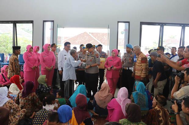 2.700 Warga Demak Mengungsi,...