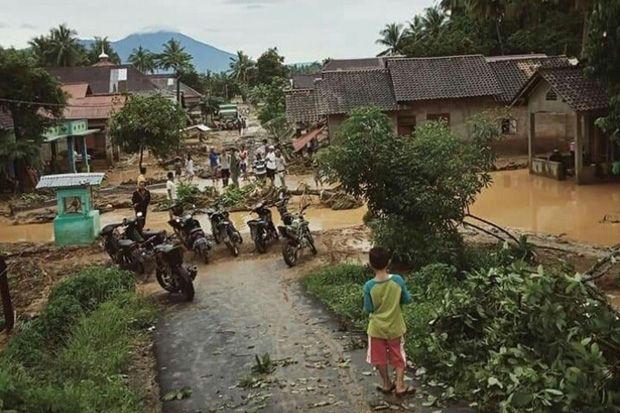 Banjir Bandang Terjang...