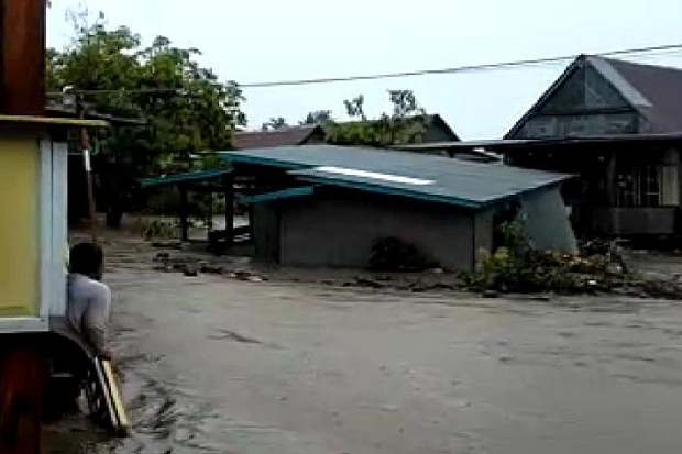 Viral, Rumah Warga Hanyut...