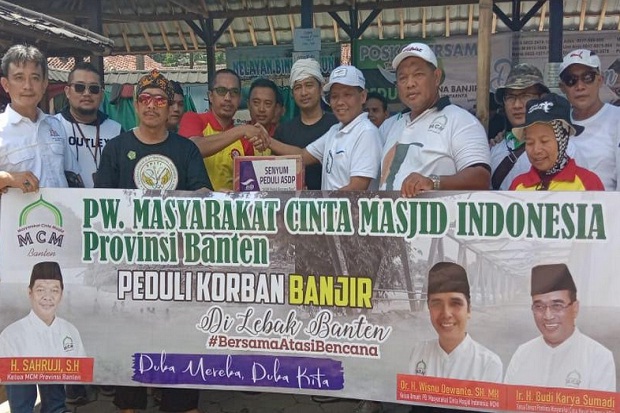 Bantuan ke Korban Banjir-Longsor...