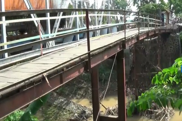 Fondasi Jembatan Penghubung...