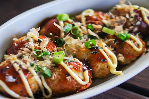 Sensasi Makan Takoyaki,...