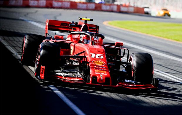 Mobil Ferrari untuk...