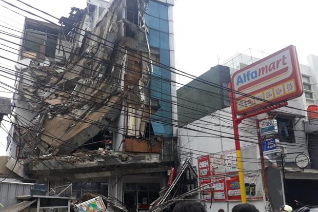 Pemilik Gedung Roboh...