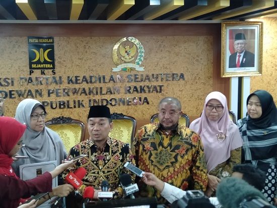 Ketimbang Panja, PKS...