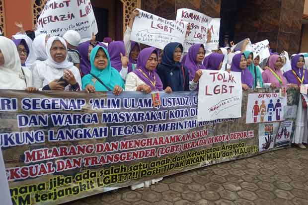 Dukung Pemkot, Ratusan...