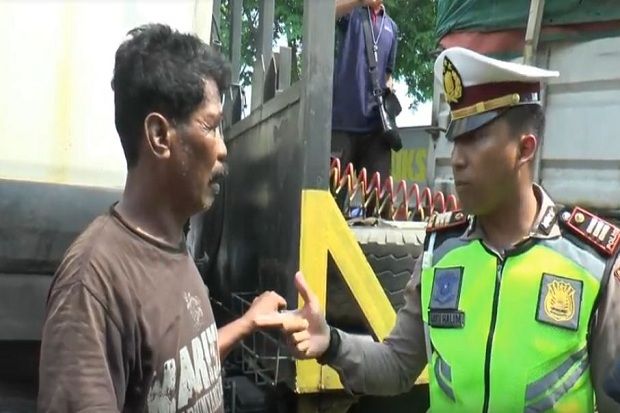 Ditilang, Sopir Trailer...