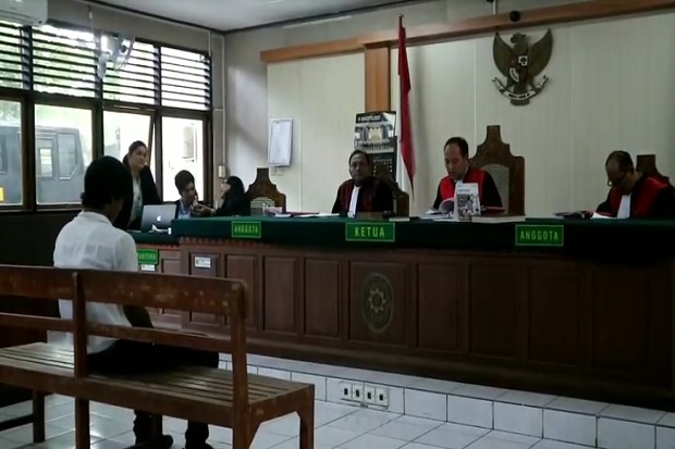 Selundupkan Sabu dalam...