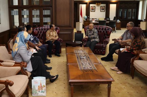 Menkop Teten Dorong...