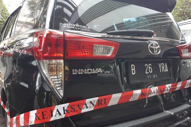 Geledah Rumah Tersangka...