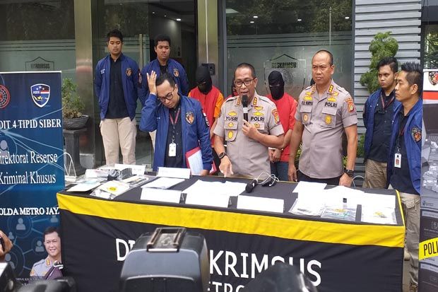 Tersangka Pemalsuan...
