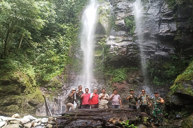 Temukan Air Terjun Duo...