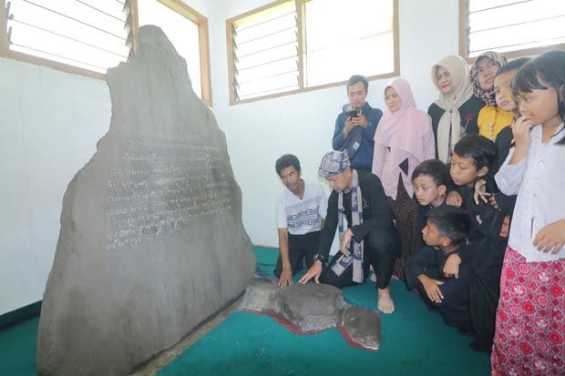 Prasasati Batu Tulis...